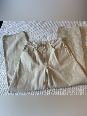 H&M High-Rise Wide Leg Jeans in Light Beige